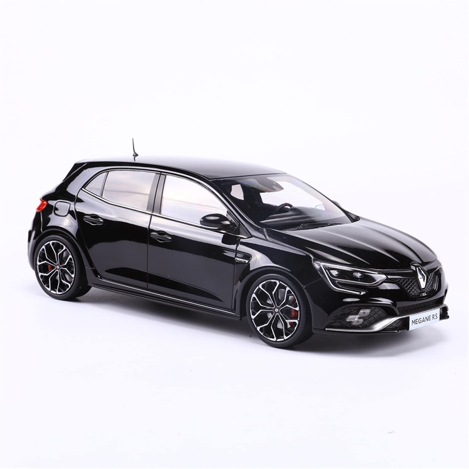 Amazon.co.jp: ミニカー スケールモデルカー 1:18 ルノーメガーヌ RS